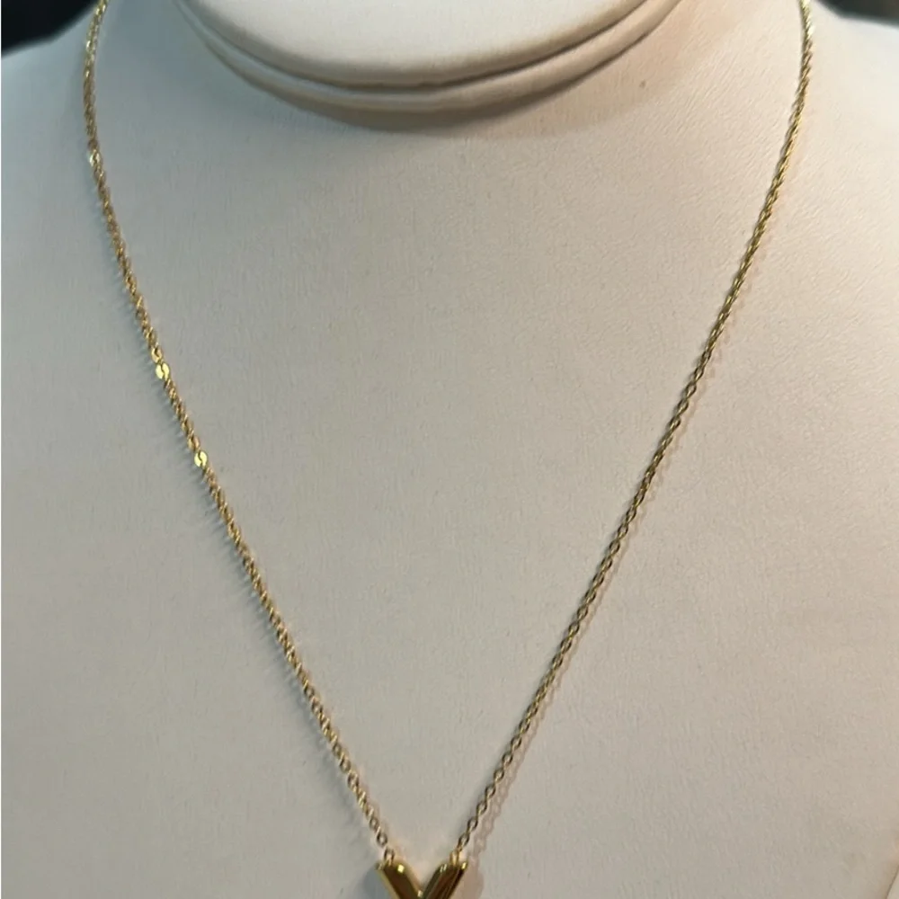 in fashion lv necklace 18” long - Picture 7 of 14